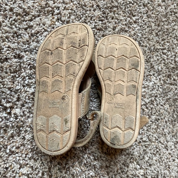 Toms gold sandal toddler size 8 - Picture 5 of 5